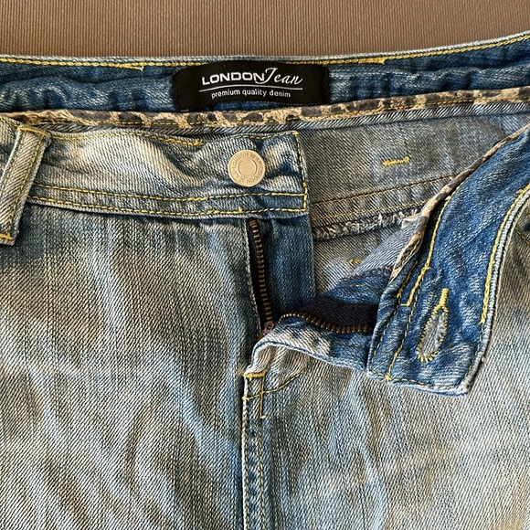 Y2K London Jean denim skirt front and back pockets size 4 light blue wash. - Picture 6 of 7